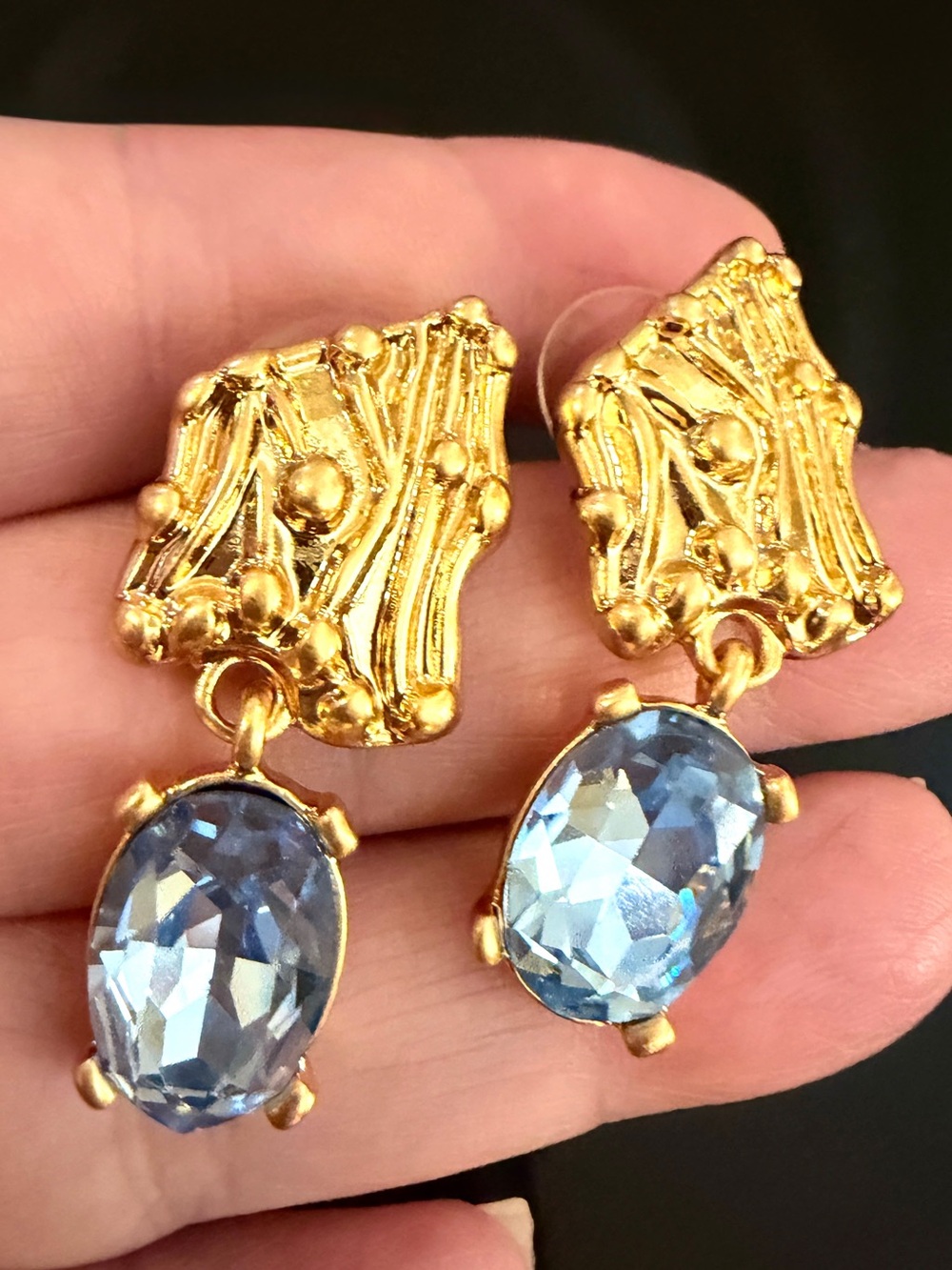 Oscar de la Renta Golden Shield Earrings w/Sky Blue Faceted Crystal Stones✨POST - Picture 8 of 9